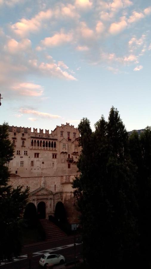 Rooms Alla Loggia Del Castello Trento Bagian luar foto